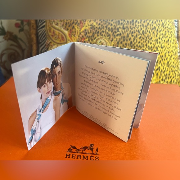 Vintage Hermes Carre 🇫🇷 Scarf Booklet ~ - Picture 3 of 6